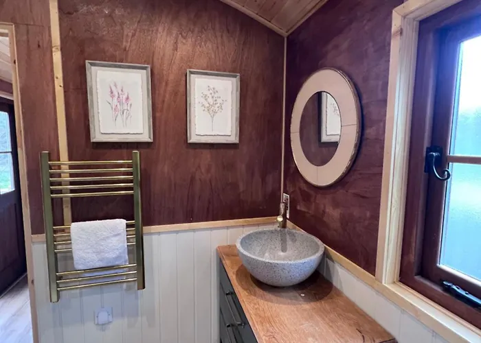 Mountain View Shepherds Hut Camping Penrith